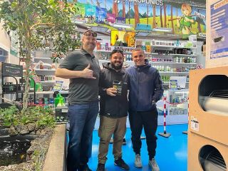 Olá amigos! Mark @markwalman from GreenPlanet Wholesale with Alonso from Hortitec &  GreenplanetNutrients Spain @greenplanetspain and Javi, the owner of Hydroponics Blanes in Blanes, Spain. Also, Mark will be at the EasyGrow @easygrowuk stand during Spannabis @spannabis_official this Friday, Saturday & Sunday.

#greenplanetnutrients #mygreenplanet #gpgrown #greenplanet #nutrients #clean #conscious #canadian #fertilizer #yields #garden #gardening #grow #growers #indoorgarden #outdoorgarden #hydroponics #quality #craft #innovation #hobby #commercial #community #purity #harvest